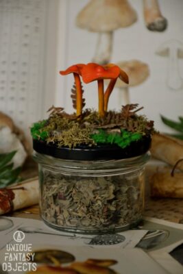 Słoiczek na zioła z pomarańczowymi grzybami (Unique Fantasy Objects)