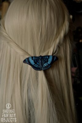 Spinka do włosów z jasno niebieskim motylem (Unique Fantasy Objects)