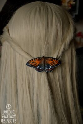 Spinka do włosów z pomarańczowo niebieskim motylem (Unique Fantasy Objects)