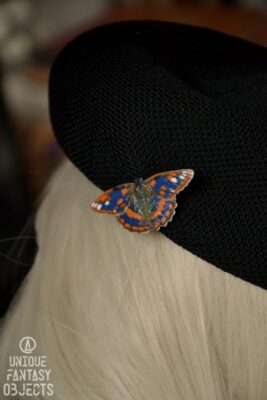 Broszka z rzeźbą motyla mieniak strużnik (Unique Fantasy Objects)