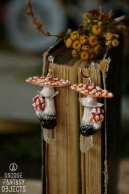 Kolczyki z muchomorami i kryształem górskim (Unique Fantasy Objects)