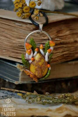 Naszyjnik z pomarańczowymi grzybami i jaspisem (Unique Fantasy Objects)