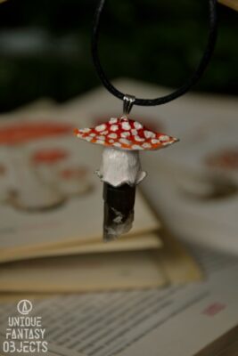 Naszyjnik z kapeluszem muchomora i kwarcem dymnym (Unique Fantasy Objects)