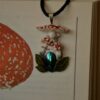 Magiczny wisiorek z muchomorem i hematytem (Unique Fantasy Objects)
