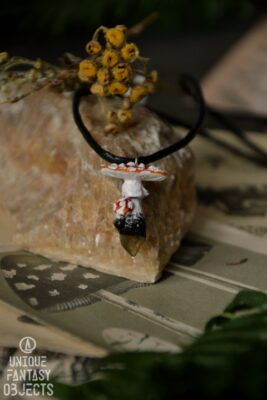 Naszyjnik z muchomorem i labradorytem (Unique Fantasy Objects)
