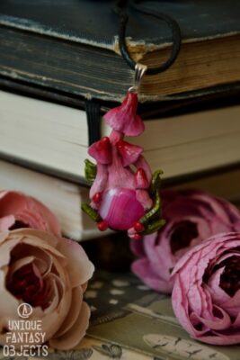 Naszyjnik z różowymi grzybkami i agatem pasiastym (Unique Fantasy Objects)