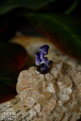 Pierścionek z fioletowymi grzybami i ametystem (Unique Fantasy Objects)