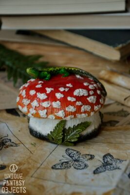 Pudełeczko w kształcie muchomora ze zwinką (Unique Fantasy Objects)