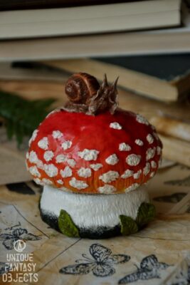 Pudełeczko w kształcie muchomora z winniczkiem (Unique Fantasy Objects)