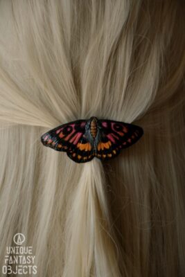 Spinka z różowo pomarańczową ćmą (Unique Fantasy Objects)