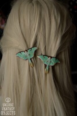 Dwie spinki z rzeźbą księżycówki amerykańskiej (Unique Fantasy Objects)