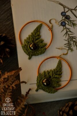 Kolczyki z paprocią i szklanymi paciorkami (Unique Fantasy Objects)