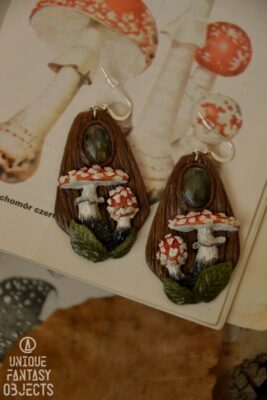 Wiszące kolczyki z muchomorami z labradorytem (Unique Fantasy Objects)