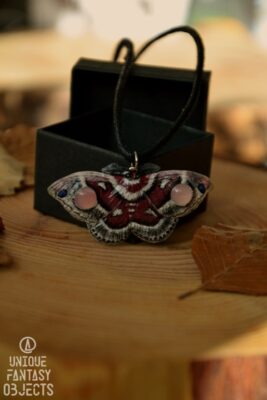 Naszyjnik z ćmą i agatem brazylijskim (Unique Fantasy Objects)