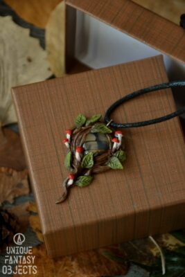 Naszyjnik z grzybkami i agatem wężowym (Unique Fantasy Objects)