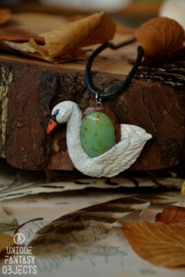 Naszyjnik z łabędziem i jaspisem zielonym (Unique Fantasy Objects)