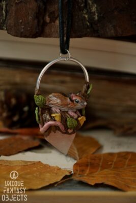 Naszyjnik z myszą polną i kwarcem różowym (Unique Fantasy Objects)