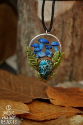 Naszyjnik z niebieskimi grzybami i jaspisem (Unique Fantasy Objects)