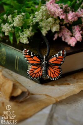 Naszyjnik z motylem danaid wędrowny (Unique Fantasy Objects)