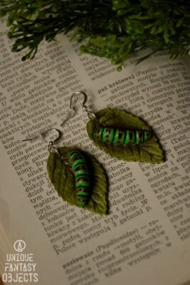Kolczyki ozdobione rzeźbami liści i gąsienic (Unique Fantasy Objects)