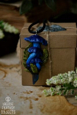 Naszyjnik z niebieskimi grzybkami i kwarcem kobaltowym (Unique Fantasy Objects)