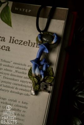Naszyjnik klucz z liśćmi, grzybkami i labradorytem (Unique Fantasy Objects)
