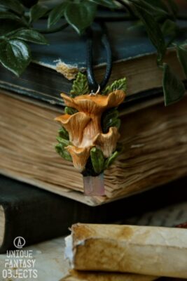 Naszyjnik z kurkami i kwarcem tęczowym (Unique Fantasy Objects)