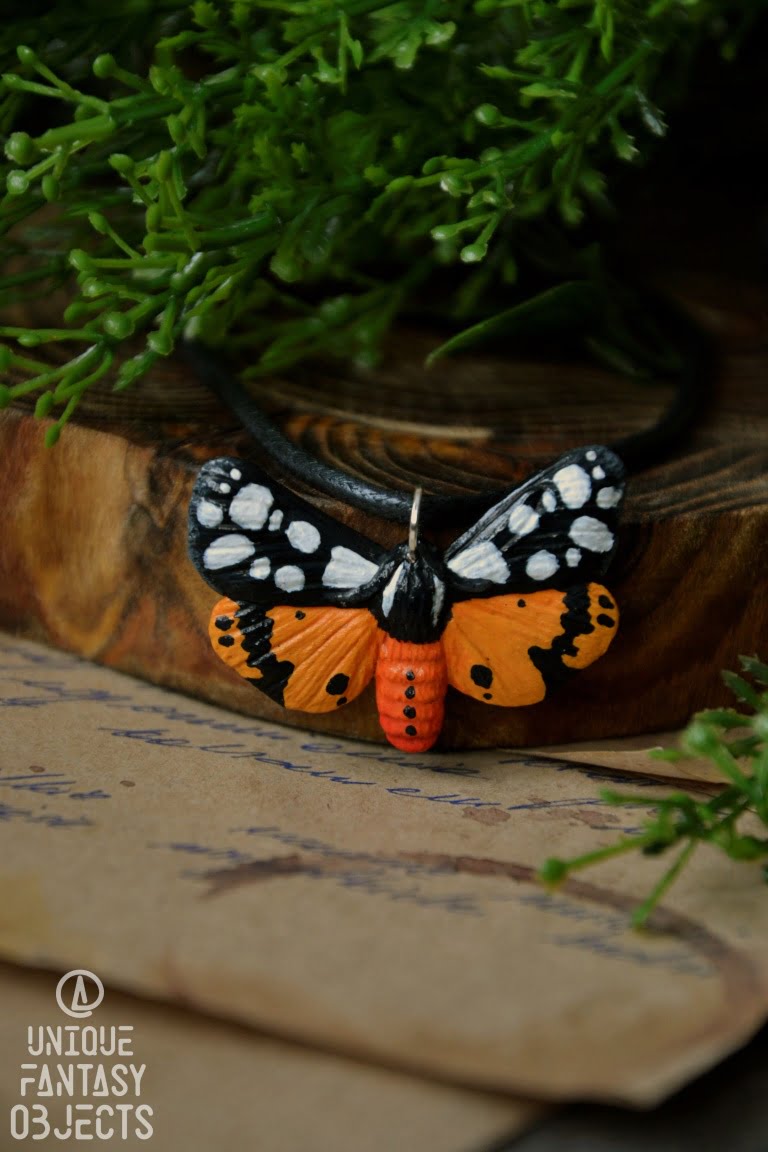 Naszyjnik z rzeźbą motyla niedźwiedziówka włodarka (Unique Fantasy Objects)