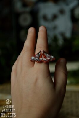 Regulowany pierścionek z pawicą królewską (Unique Fantasy Objects)