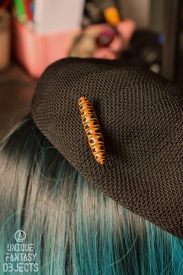 Broszka z rzeźbą gąsienicy (Unique Fantasy Objects)