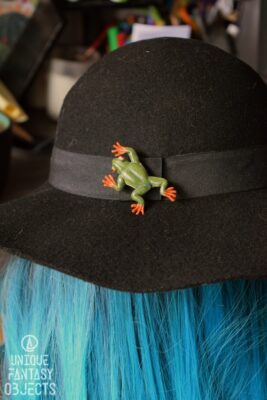 Broszka z żabą chwytnicą kolorową (Unique Fantasy Objects)