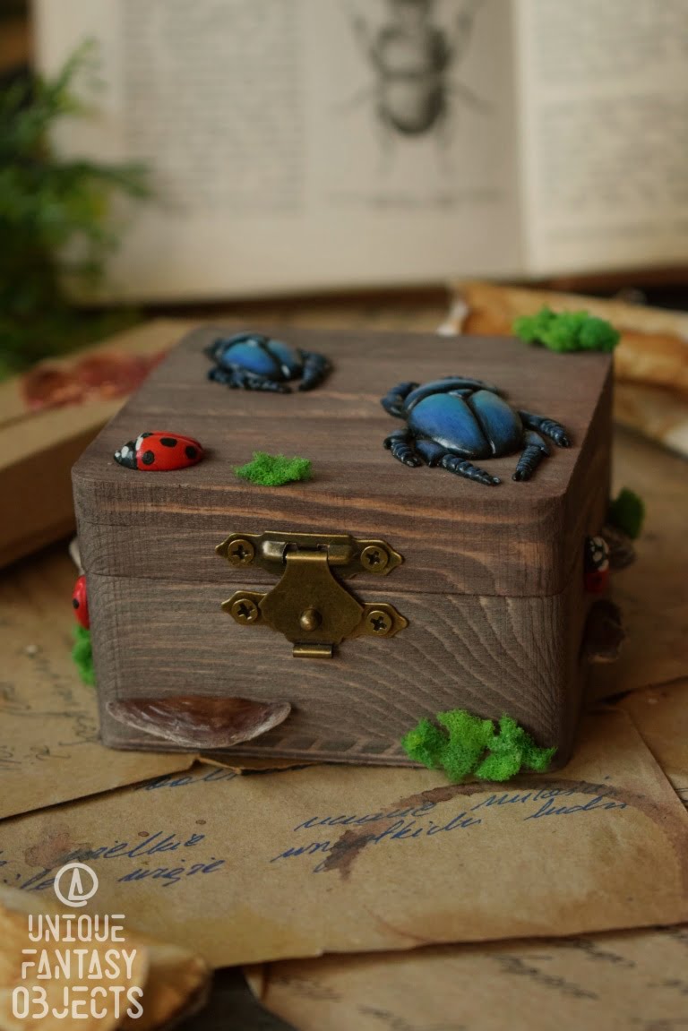 Drewniane pudełko z żukami (Unique Fantasy Objects)