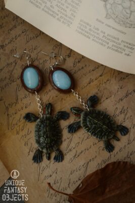 Kolczyki z żółwiem czerwonolicym i jadeitem (Unique Fantasy Objects)