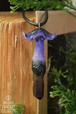 Naszyjnik z grzybem i kwarcem tytanowym (Unique Fantasy Objects)