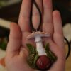 Naszyjnik z muchomorem, gąsienicami i mokaitem (Unique Fantasy Objects)