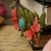 Wisiorek z ważką czerwoną i howlitem (Unique Fantasy Objects)