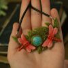 Wisiorek z ważką czerwoną i howlitem (Unique Fantasy Objects)
