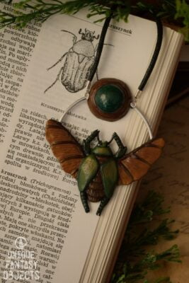 Naszyjnik z kruszycą złotawką i malachitem (Unique Fantasy Objects)