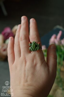 Regulowany pierścionek z żabą (Unique Fantasy Objects)