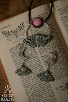Kolczyki i naszyjnik z brudnicą mniszką (Unique Fantasy Objects)