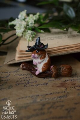 Broszka z chomikiem na miotle (Unique Fantasy Objects) (6)