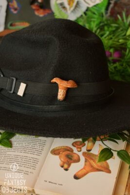 Broszka z rydzem (Unique Fantasy Objects)