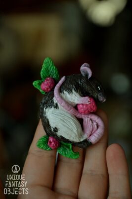 Broszka ze szczurkiem (Unique Fantasy Objects)