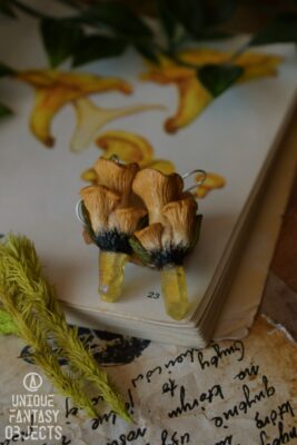 Kolczyki z rzeźbami kurek i kwarcem (Unique Fantasy Objects)