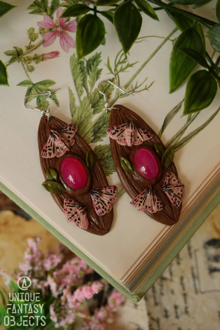 Kolczyki z różowymi ćmami i jadeitem (Unique Fantasy Objects)