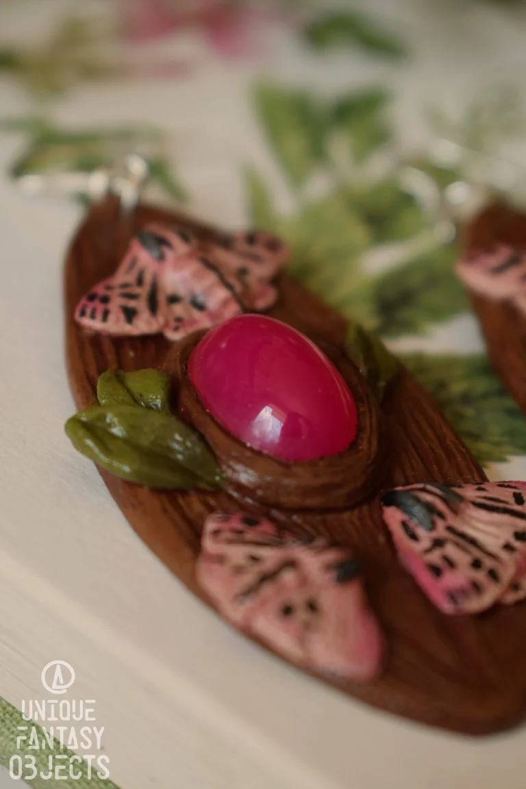 Kolczyki z różowymi ćmami i jadeitem (Unique Fantasy Objects)