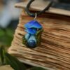 Naszyjnik z niebieskimi grzybkami i lapisem lazuli (Unique Fantasy Objects)