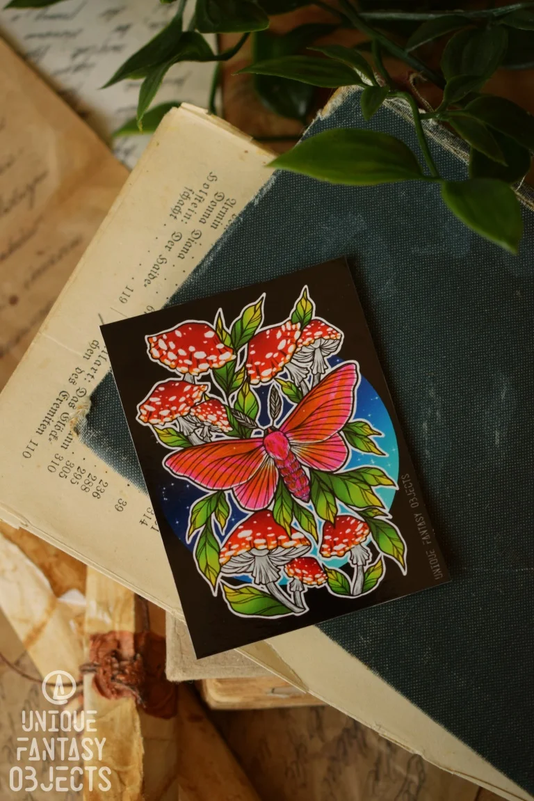 Naklejka z ćmą i muchomorami (Unique Fantasy Objects)