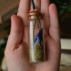 Buteleczka naszyjnik z niebieskimi grzybami (Unique Fantasy Objects)