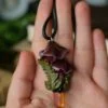 Naszyjnik z brązowymi grzybkami i kwarcem miodowym (Unique Fantasy Objects)
